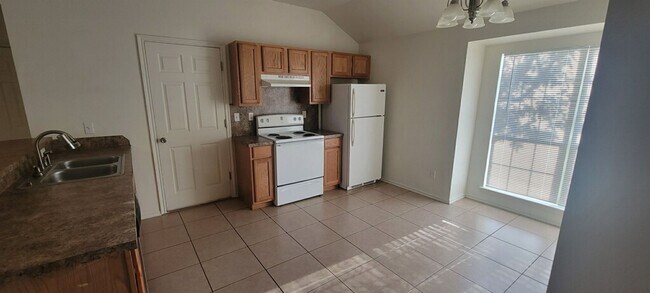 Foto del edificio - 2 bed 2 bath Duplex