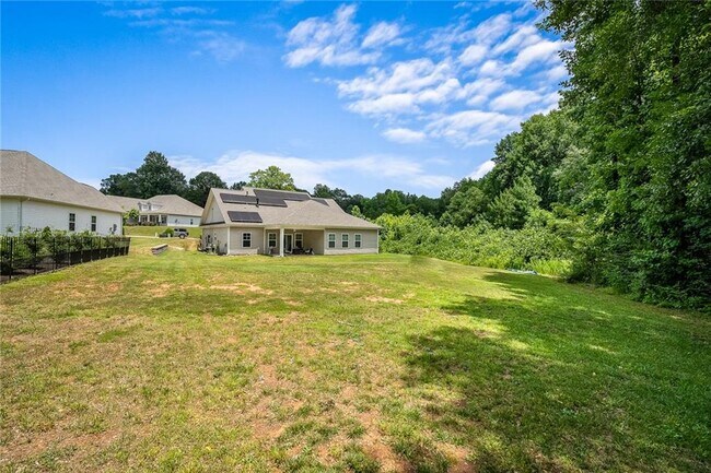 Building Photo - 490 Twin View Dr