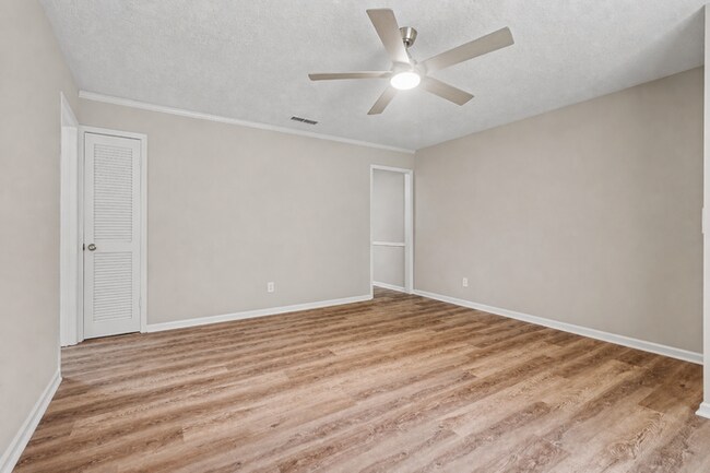 Building Photo - 2BR/1BA Duplex Conveniently Located Off Pleasant Hill & Cruse Rd!