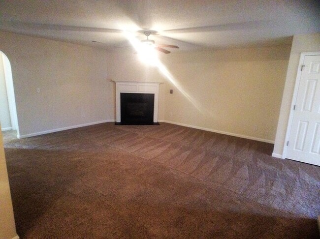 Foto del edificio - 1894 Roble Dr