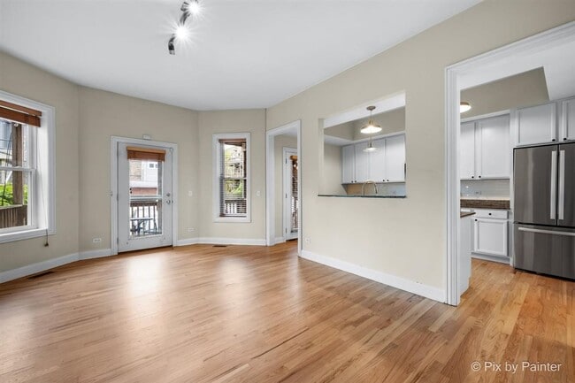 Building Photo - Updated Duplex Condo with 2 parking spots
