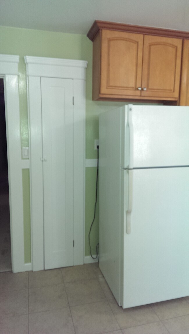 Building Photo - 915 Grand Ave