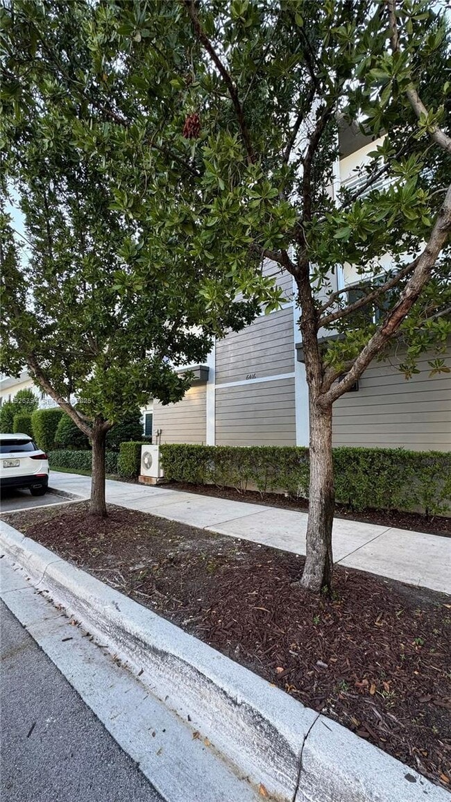 Foto del edificio - 6416 NW 102nd Ct