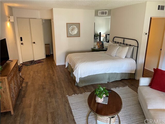 Foto del edificio - 5300 E Waverly Dr