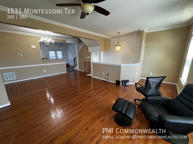 Building Photo - 3 Bed / 3 Bath Townhouse (Available Now)