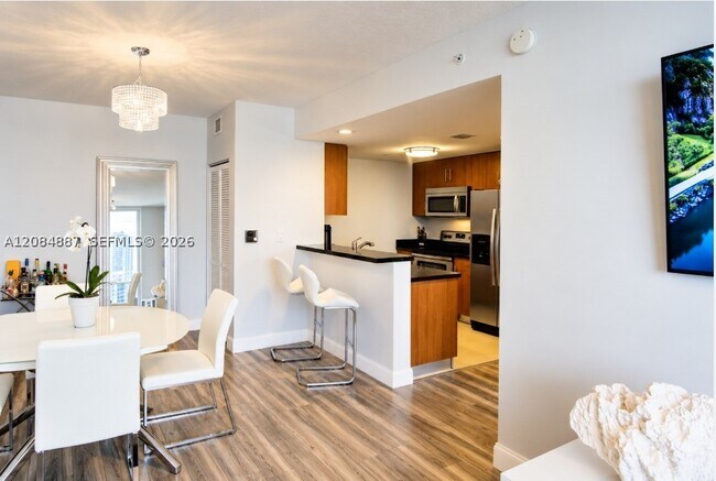 Foto del edificio - 601 NE 23rd St