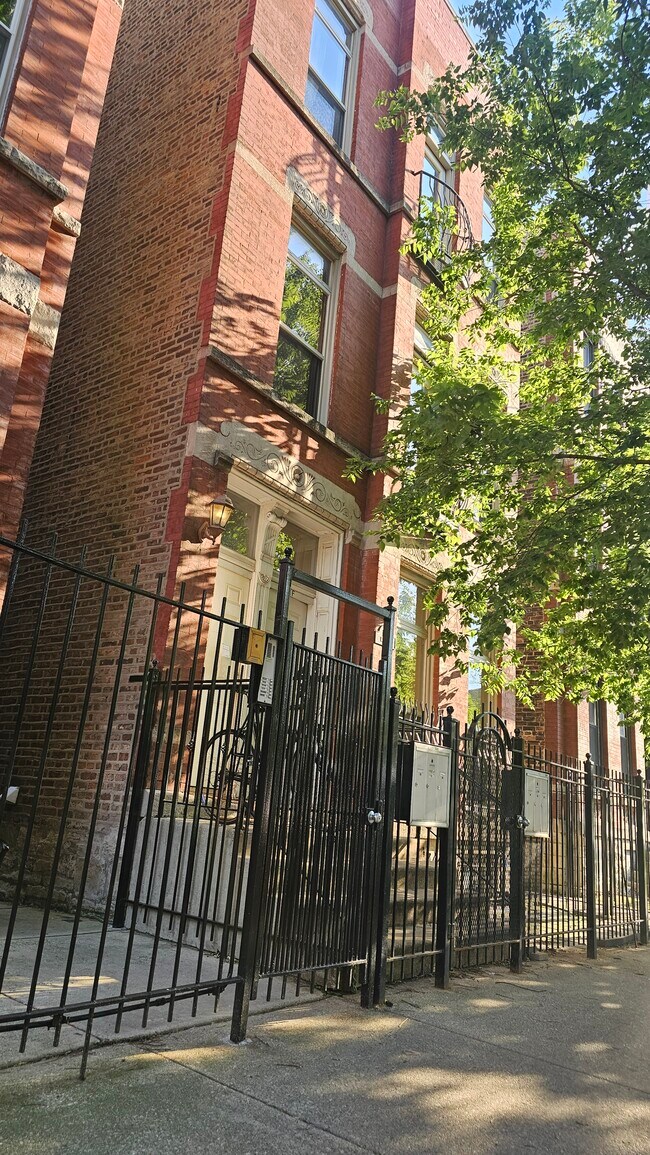Frente del edificio - 1411 W Ohio St