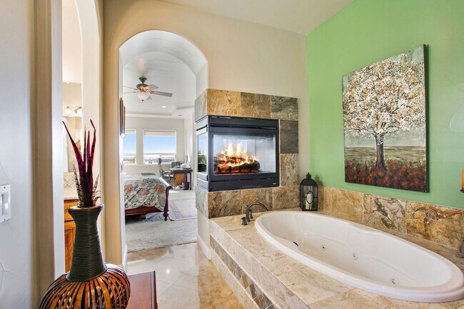 Building Photo - 5 br, 4 bath House - 407 Serpa
