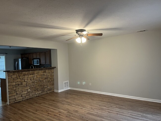 Building Photo - ONE MONTH OF FREE RENT!  "Charming 2-Bed, ...