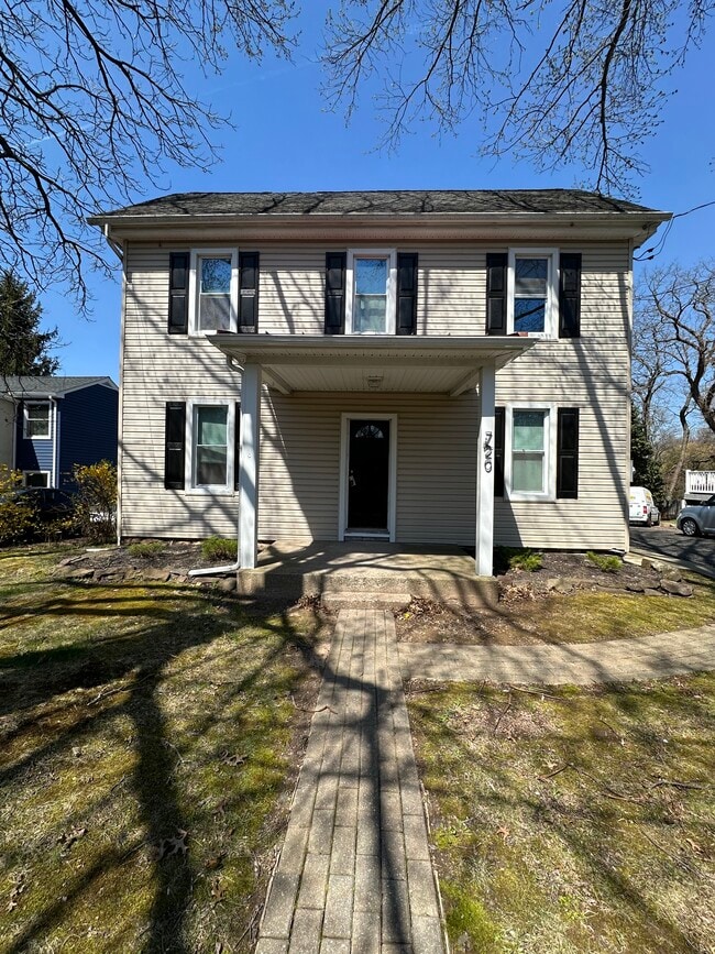 Building Photo - 722 Hilltown Pike