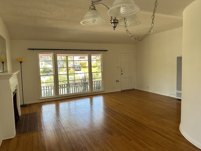 Building Photo - 5035 Westwood Blvd