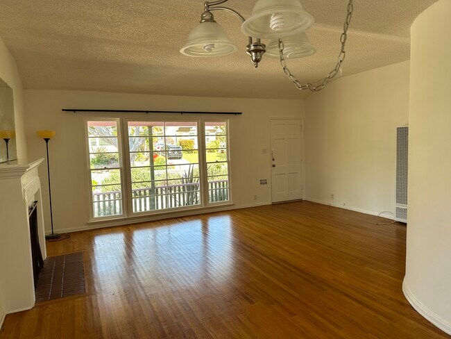 Foto del edificio - 5035 Westwood Blvd