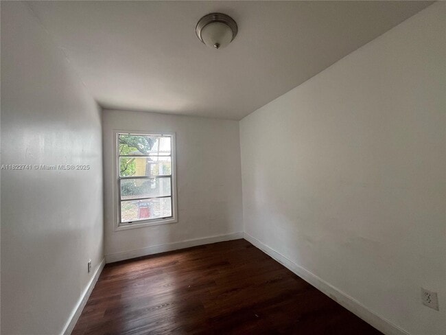 Foto del edificio - 1334 SW 1st St