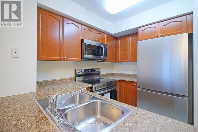 Building Photo - 51 Lower Simcoe St