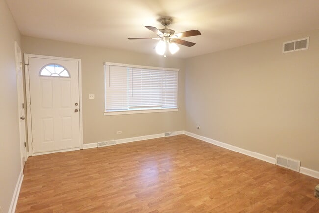 Foto del edificio - 2401 Huron Terrace