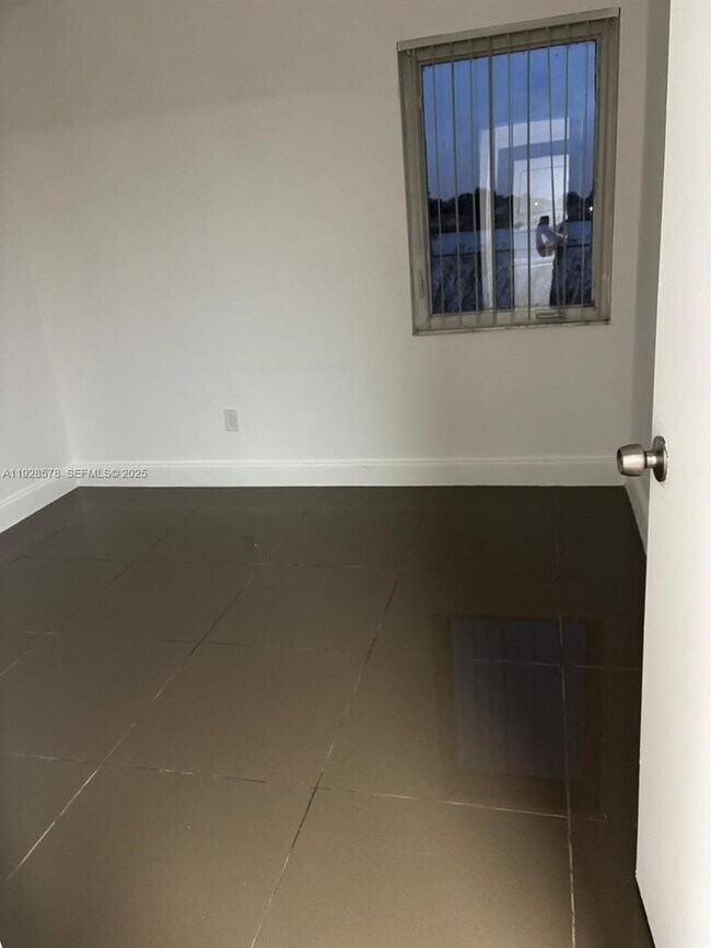 Foto del edificio - 2000 NW 119th St