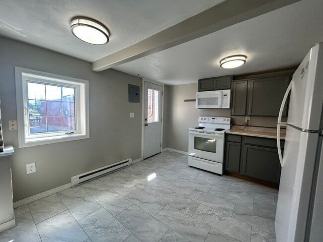 Building Photo - Large 1 bed 1 bath in downtown Hamilton