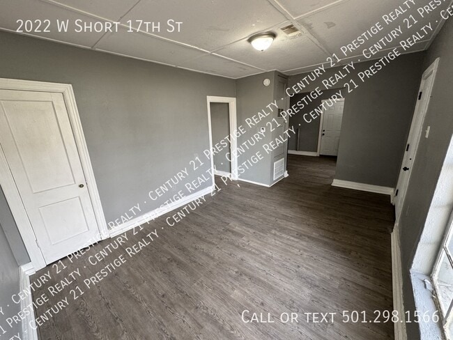 Building Photo - 2022 W Short 17th St