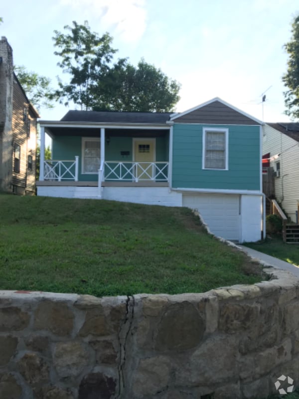 Building Photo - 227 Green Oak Dr