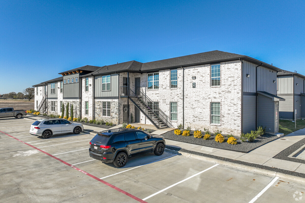 Primary Photo - Park Place Apartments