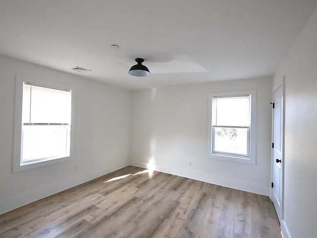 Building Photo - 14 Vinton St