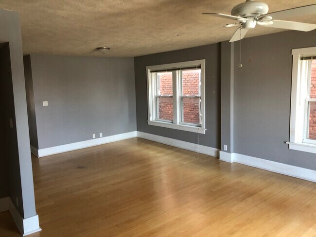 Building Photo - 207 S 26th Ave