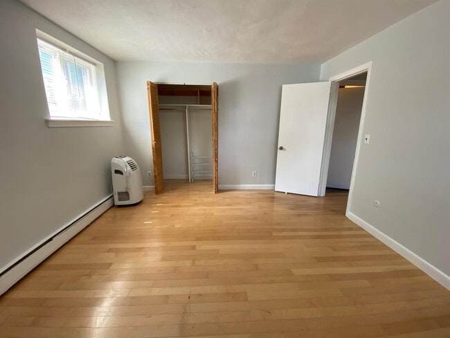 Building Photo - 123 Inman St