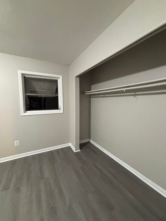 Foto del edificio - 2458 Leslie Cir