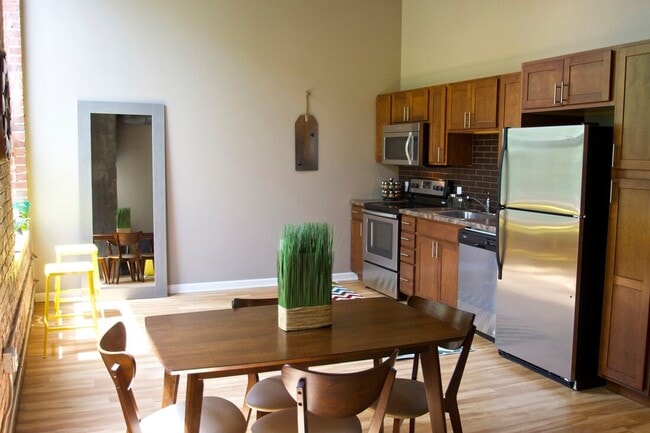 Building Photo - Limelight at Sixteenth