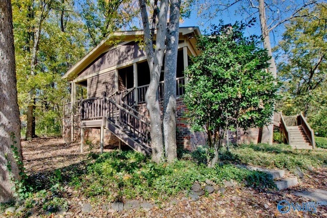 Building Photo - 3018 Live Oak Ln SW