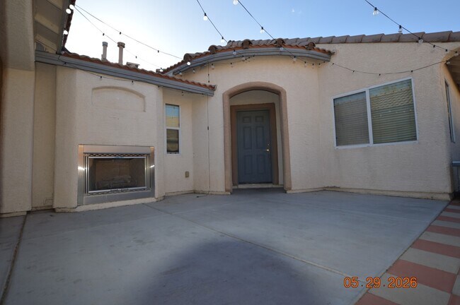 Building Photo - 8398 Hollywood Hills Ave
