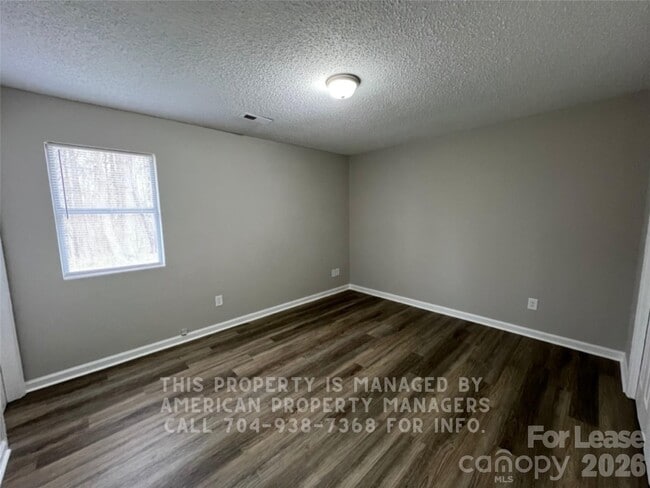 Building Photo - 318 Rustic Rd