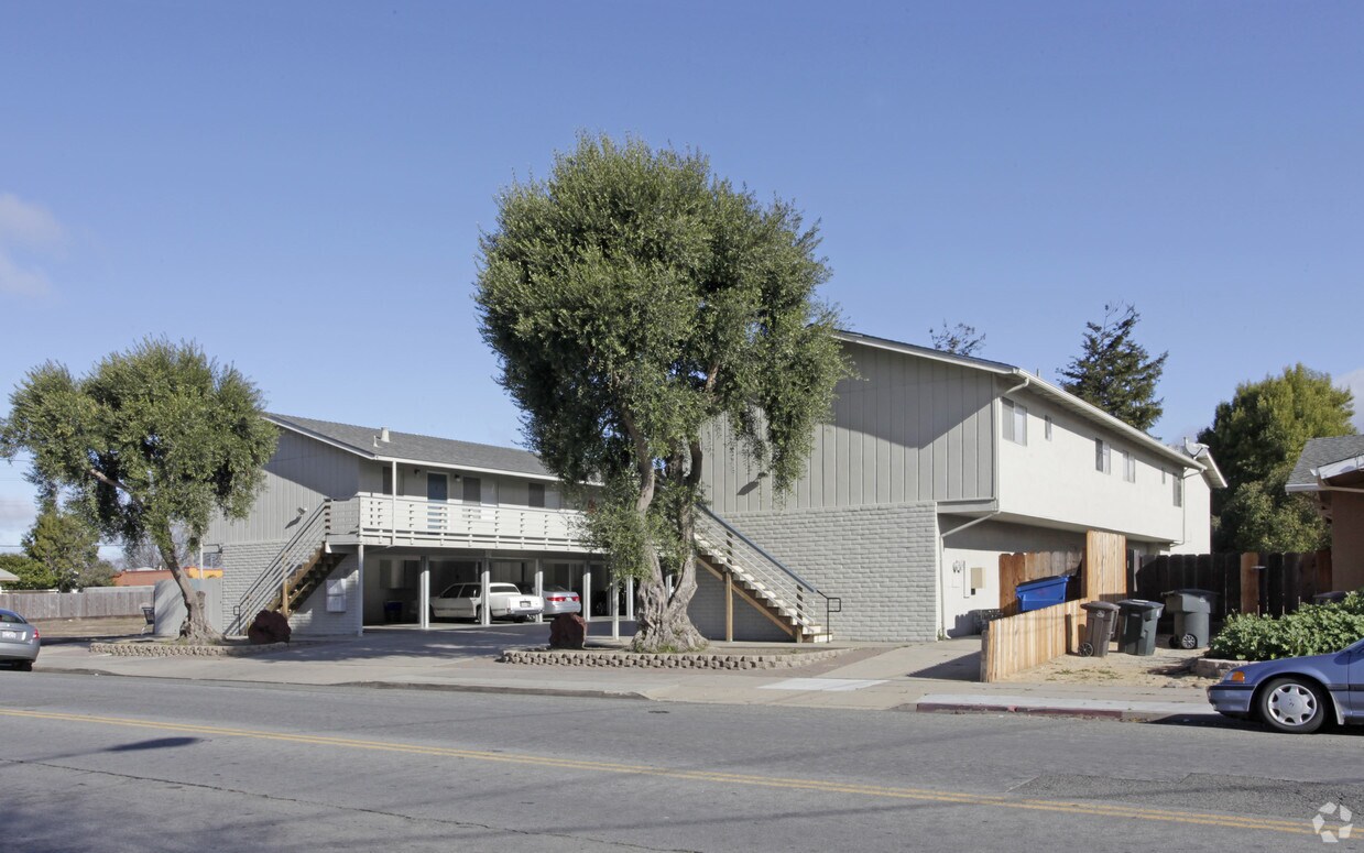 Primary Photo - 117 E Romie Ln