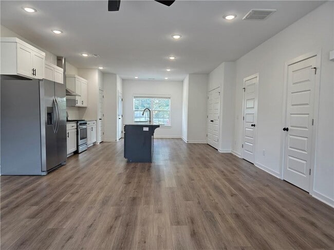 Foto del edificio - 999 N Crater Ave