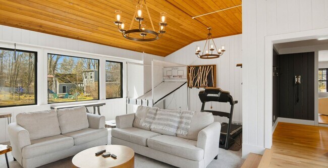 Foto del edificio - Furnished Executive Extended Stay Rental on Old Mission Peninsula