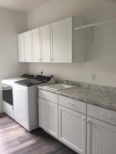 Laundry/Mud Room - 5571 Cheryl Dr