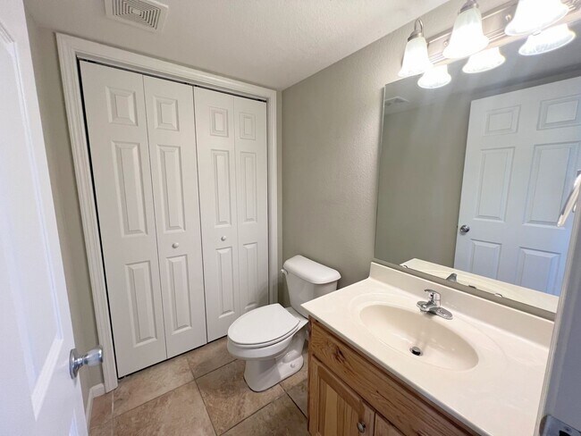 Foto del edificio - 16075 Holy Cross Ln