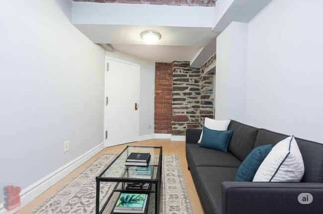 Building Photo - 248 Mott St