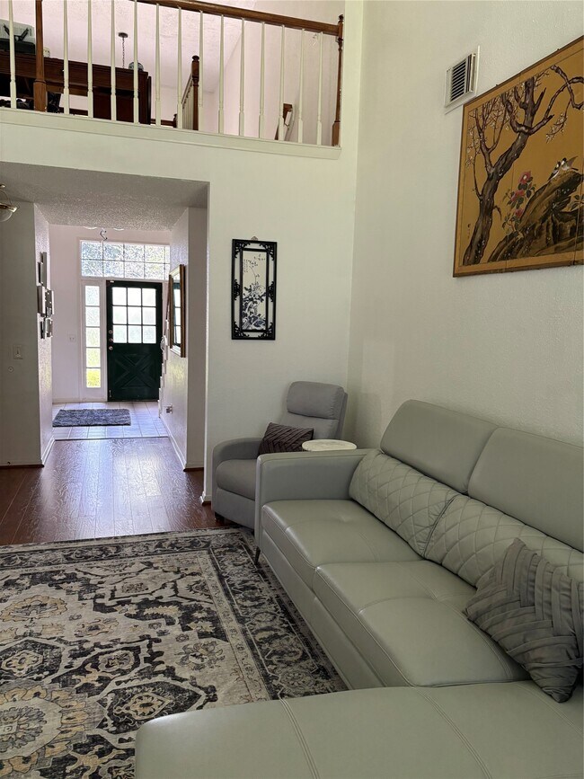 Foto del edificio - 2319 Mill Creek Dr