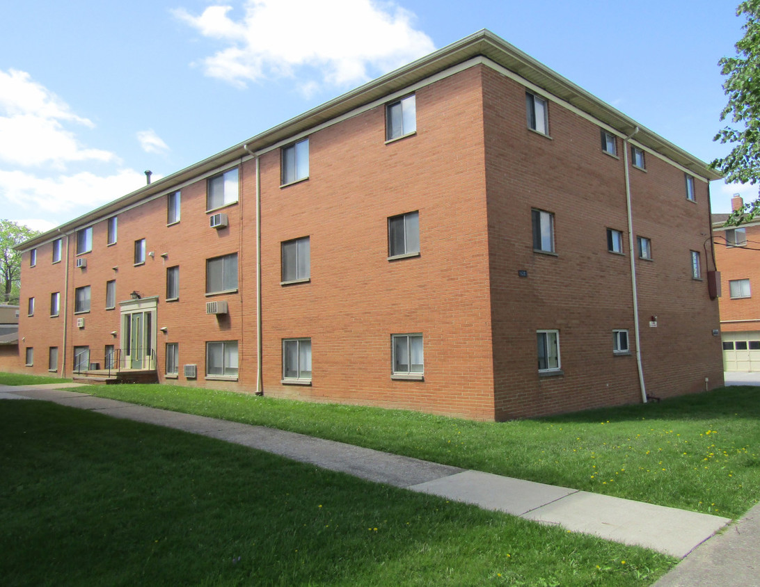 Primary Photo - Maple Heights Bldg C