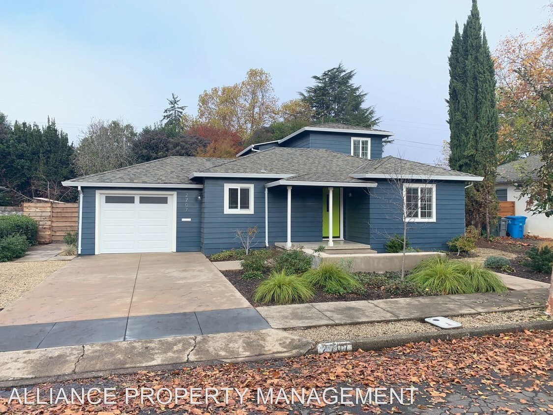 Primary Photo - 4 br, 3 bath House - 2707 Midway Drive