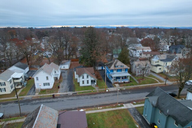 Building Photo - 19 Gage Ave