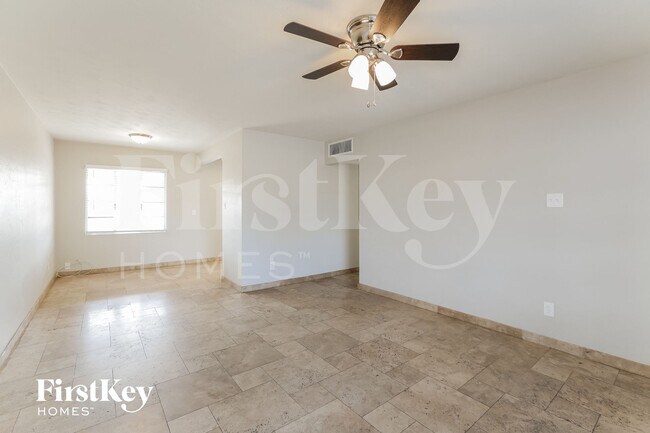 Foto del edificio - 2011 W Maryland Ave