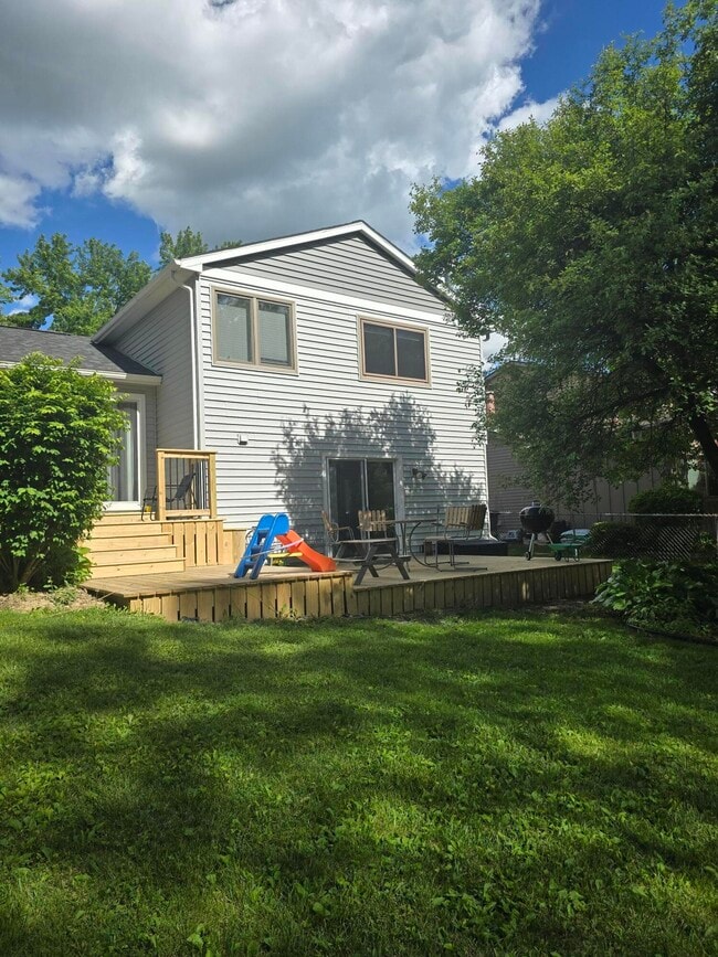 Building Photo - 2125 Ardenne Dr