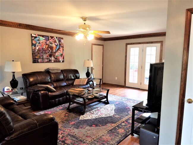 Building Photo - 4 bed room home in Midlothian with fenced rear yard