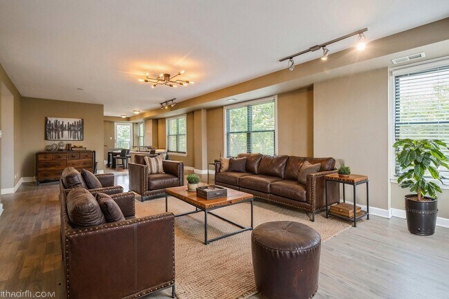 Foto del edificio - 2545 W Catalpa Ave