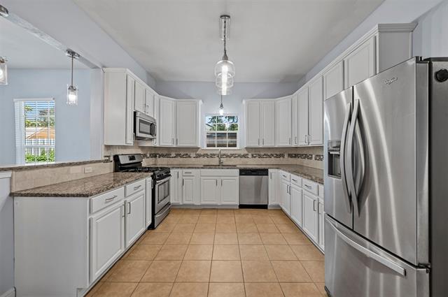 Foto del edificio - 420 E 9th St