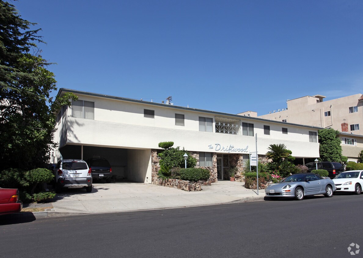 Foto del edificio - 1417 Armacost Ave