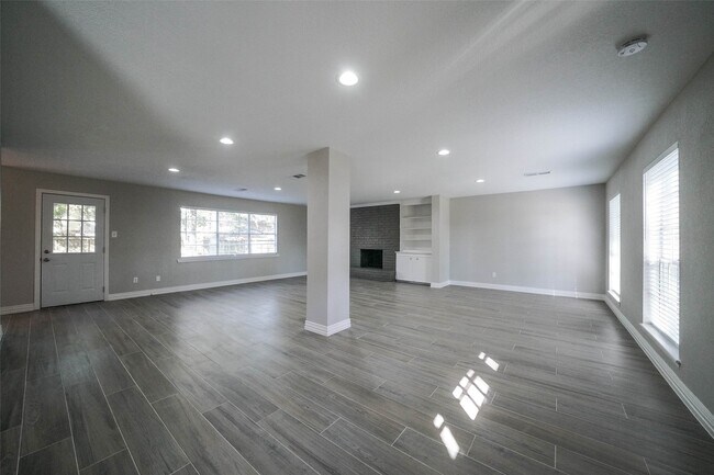 Building Photo - 7818 Beaufort Dr