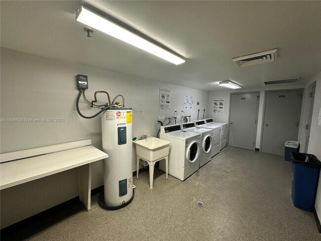Foto del edificio - 901 Hillcrest Dr